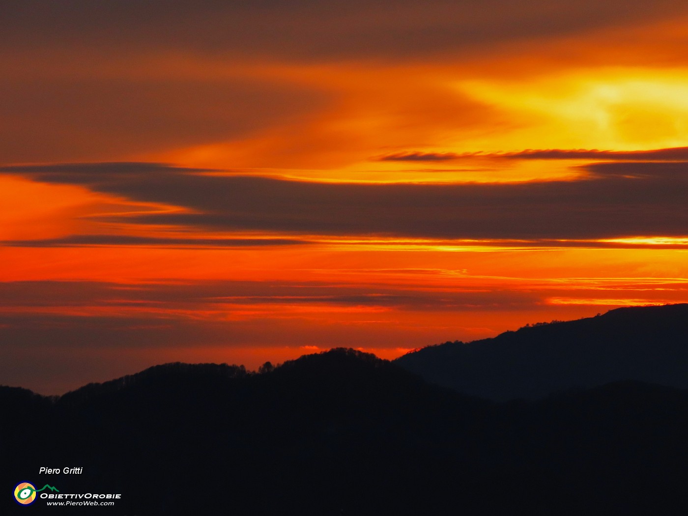 52 Colori del tramonto all'orizzonte.JPG